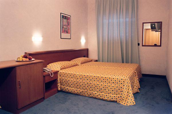 Hotel Italia Carmagnola Δωμάτιο φωτογραφία