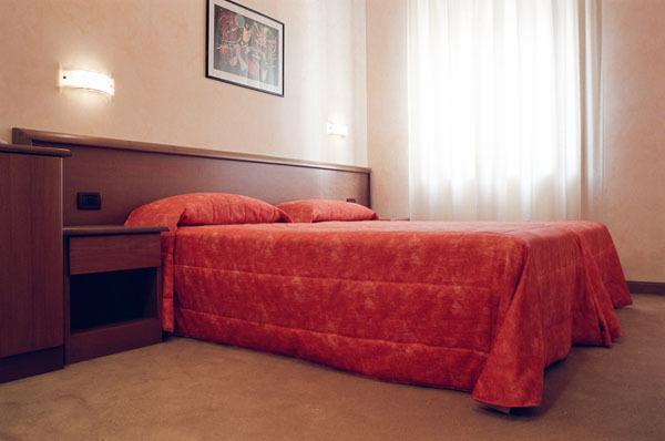 Hotel Italia Carmagnola Δωμάτιο φωτογραφία