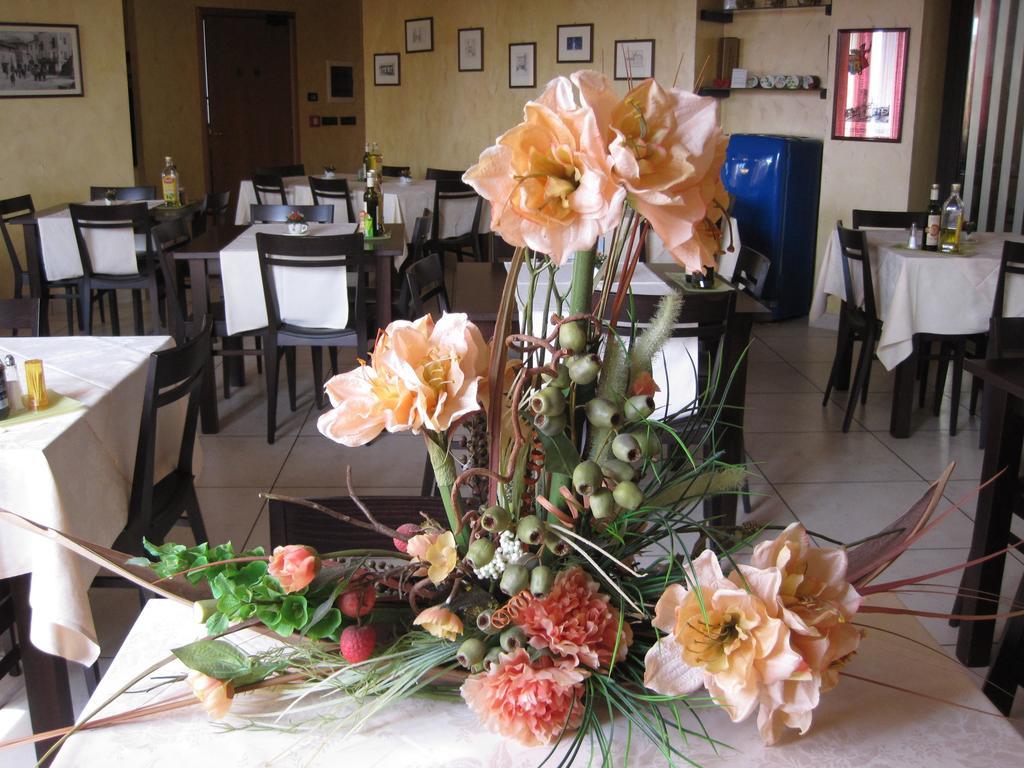 Hotel Italia Carmagnola Εξωτερικό φωτογραφία