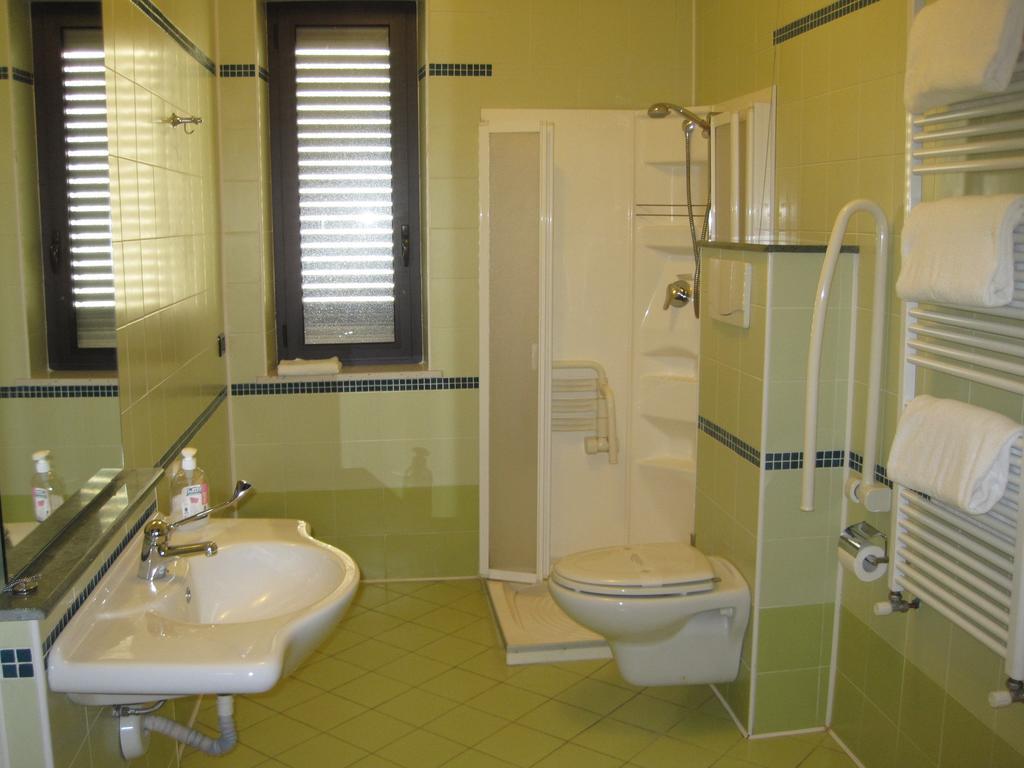 Hotel Italia Carmagnola Δωμάτιο φωτογραφία
